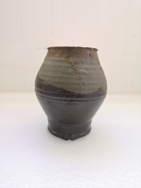 古玩陶瓷清早期流口褐釉執壺拍賣,當前價格680元