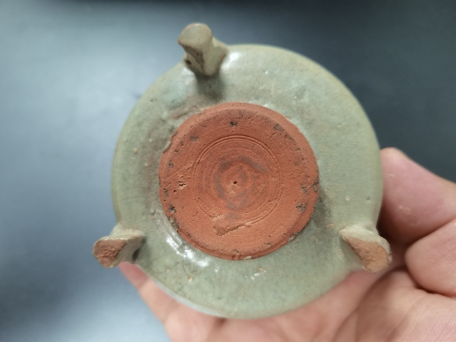 古玩陶瓷明代龍泉三足爐拍賣，當前價格2000元
