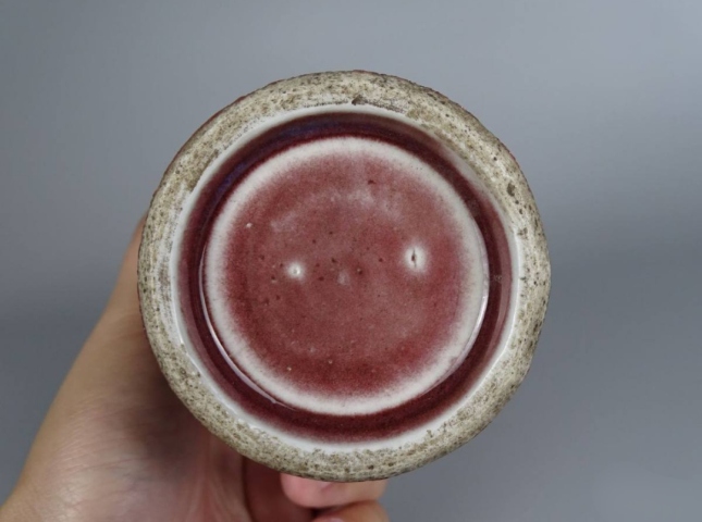 古玩陶瓷清中三陽開泰品種貼塑松鼠葡萄紋橄欖瓶拍賣,當前價格32000元