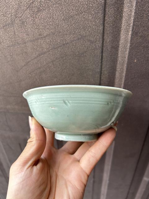 古玩陶瓷明代  龍泉青瓷刻花碗拍賣，當(dāng)前價格555元