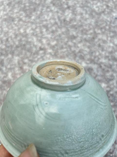 古玩陶瓷明代  龍泉青瓷刻花碗拍賣，當(dāng)前價格555元