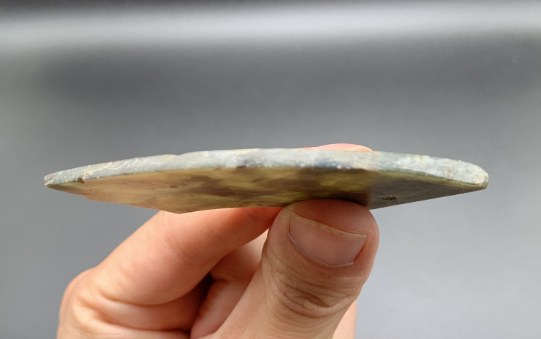 古玩玉器文化期玉璜標本,珠博評級真品,大而厚實,透光性很好拍賣,當前價格4888元