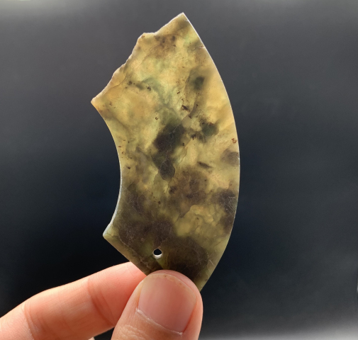 古玩玉器文化期玉璜標本,珠博評級真品,大而厚實,透光性很好拍賣,當前價格4888元