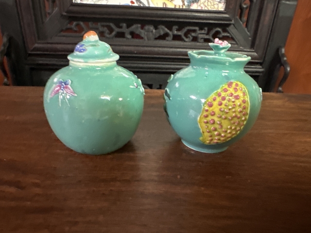 古玩陶瓷民國花卉紋堆塑罐一對拍賣，當前價格2208元