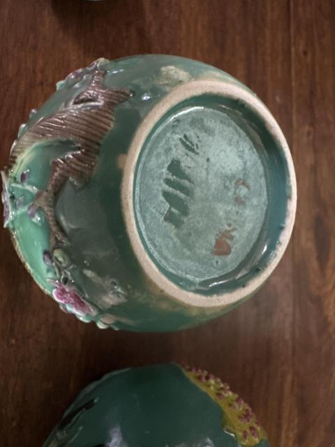 古玩陶瓷民國花卉紋堆塑罐一對拍賣，當前價格2208元