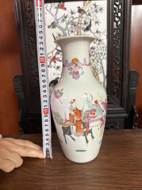 古玩陶瓷粉彩麒麟送子瓶拍賣,當前價格3650元