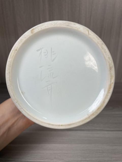 古玩陶瓷清晚期 甜白釉暗刻饕餮紋大花觚拍賣,當前價格8600元