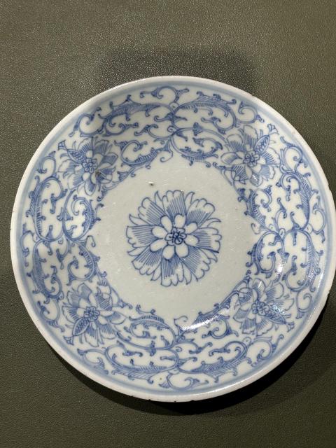 古玩陶瓷清道光青花鐵線描纏枝花卉紋盤拍賣，當前價格1600元