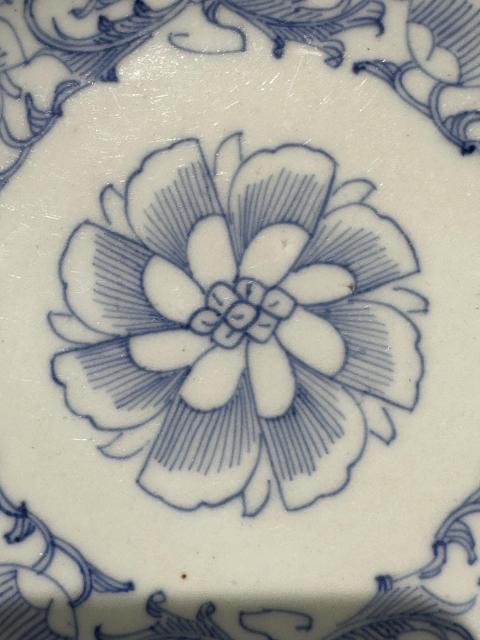 古玩陶瓷清道光青花鐵線描纏枝花卉紋盤拍賣，當前價格1600元