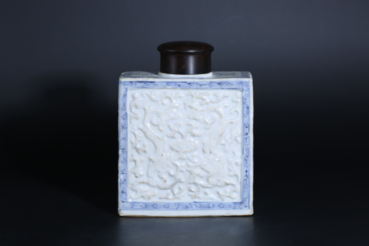 古玩陶瓷乾隆模印雙龍紋茶葉罐拍賣(mài),當(dāng)前價(jià)格3000元