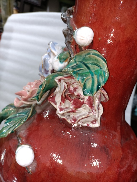 古玩陶瓷紅釉堆花花卉紋盤口瓶拍賣，當前價格2888元