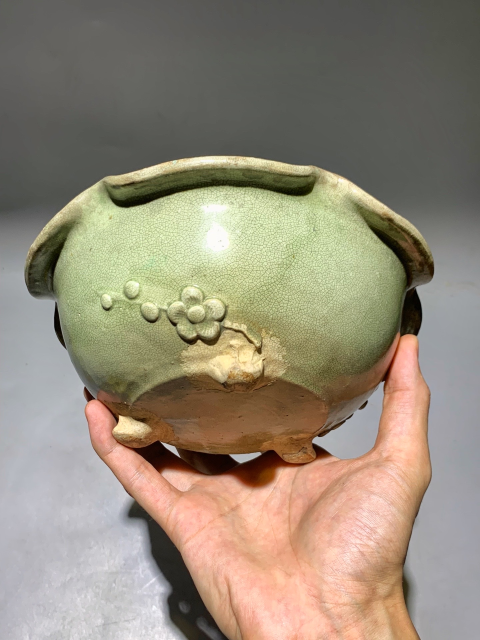 古玩陶瓷清代早期綠哥釉貼塑梅花紋花口洗拍賣(mài),當(dāng)前價(jià)格1588元