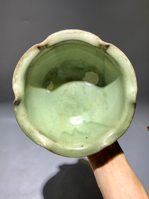 古玩陶瓷清代早期綠哥釉貼塑梅花紋花口洗拍賣(mài),當(dāng)前價(jià)格1588元