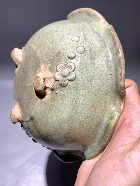 古玩陶瓷清代早期綠哥釉貼塑梅花紋花口洗拍賣(mài),當(dāng)前價(jià)格1588元