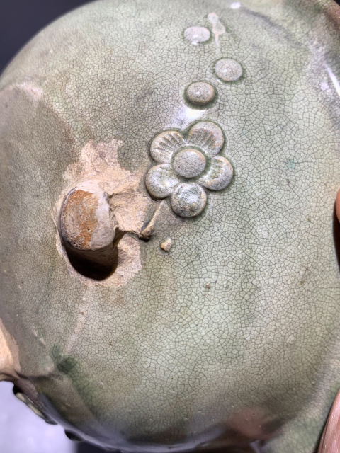 古玩陶瓷清代早期綠哥釉貼塑梅花紋花口洗拍賣(mài),當(dāng)前價(jià)格1588元