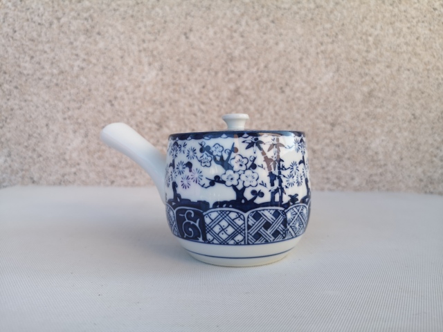 古玩陶瓷松竹梅 青花側把壺拍賣，當前價格298元