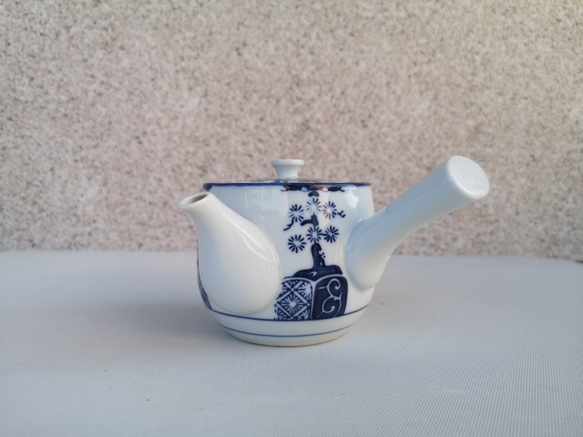 古玩陶瓷松竹梅 青花側把壺拍賣，當前價格298元