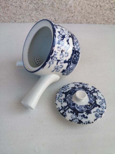 古玩陶瓷松竹梅 青花側把壺拍賣，當前價格298元