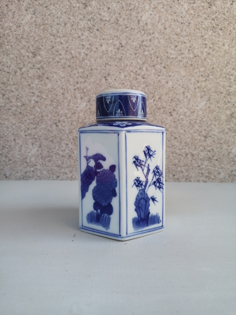 古玩陶瓷松竹梅青花六方茶葉蓋罐拍賣，當前價格350元