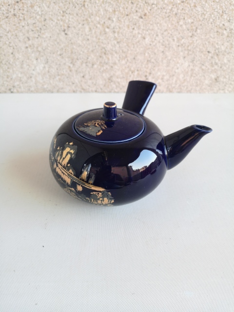 古玩陶瓷藍釉描金山水紋側把壺拍賣,當前價格350元