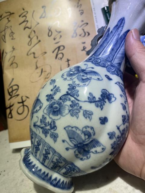 古玩陶瓷雍乾青花花卉蝴蝶雙耳海棠瓶拍賣,當前價格5800元
