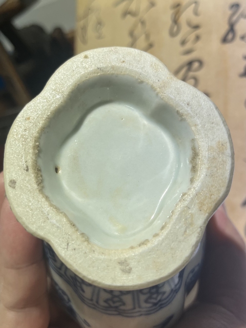 古玩陶瓷雍乾青花花卉蝴蝶雙耳海棠瓶拍賣,當前價格5800元