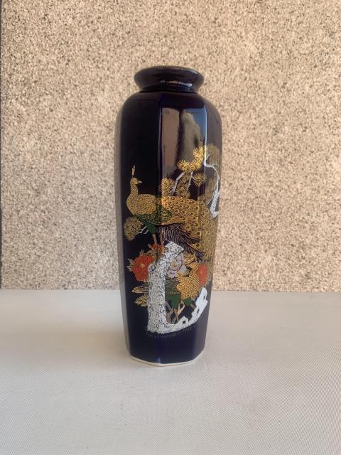 古玩陶瓷藍釉描金孔雀八方瓶拍賣，當前價格398元