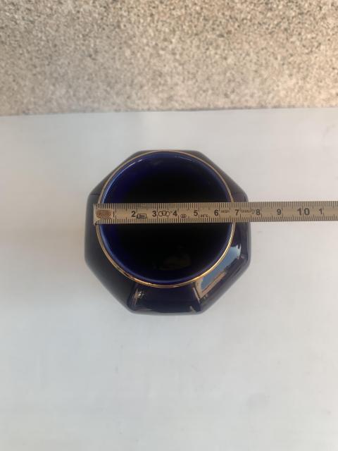 古玩陶瓷藍釉描金孔雀八方瓶拍賣，當前價格398元