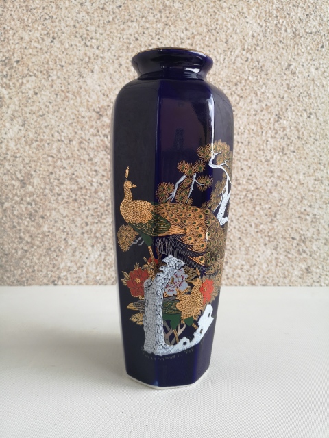 古玩陶瓷藍釉描金孔雀八方瓶拍賣，當前價格398元