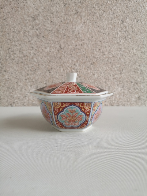 花卉紋五彩蓋碗拍賣，當前價格450元