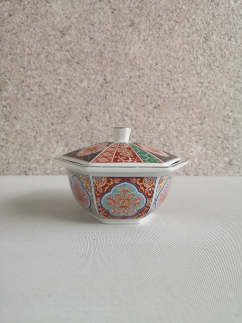 古玩陶瓷花卉紋五彩蓋碗拍賣，當前價格450元