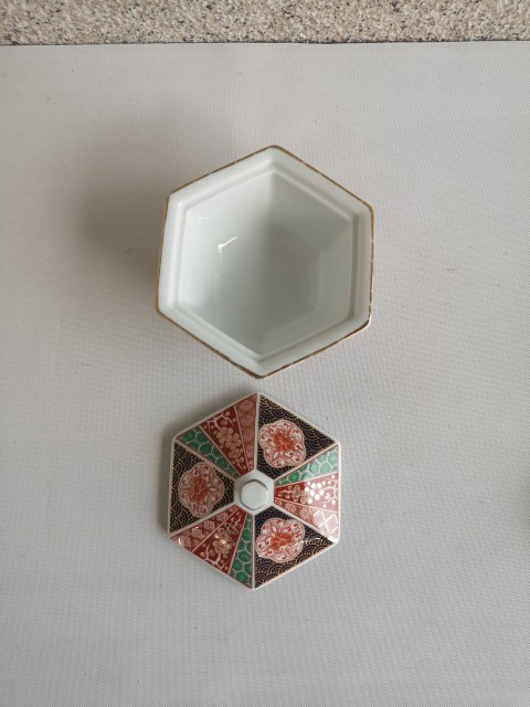 古玩陶瓷花卉紋五彩蓋碗拍賣，當前價格450元