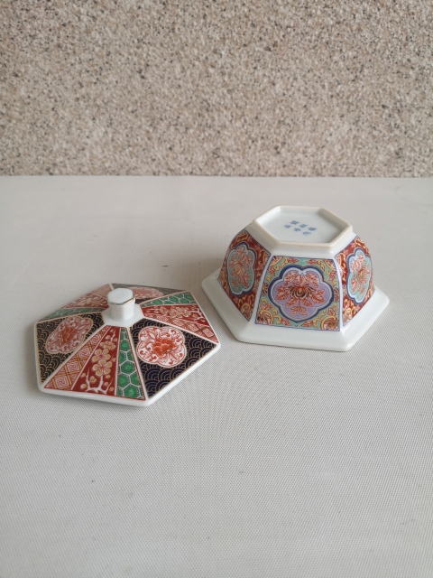 古玩陶瓷花卉紋五彩蓋碗拍賣，當前價格450元