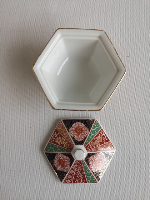 古玩陶瓷花卉紋五彩蓋碗拍賣，當前價格450元