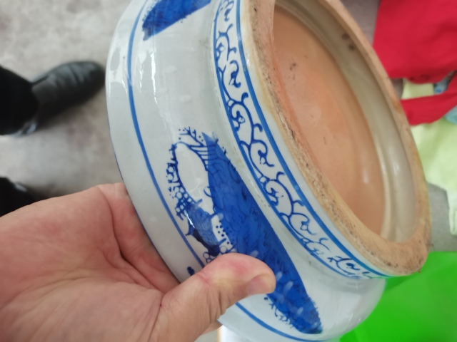 古玩陶瓷青花山水紋花盆一個(gè)不到30。兩個(gè)不到60拍賣,當(dāng)前價(jià)格777元