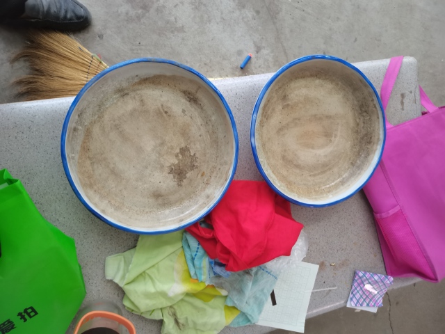 古玩陶瓷青花山水紋花盆一個(gè)不到30。兩個(gè)不到60拍賣,當(dāng)前價(jià)格777元