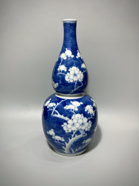 古玩陶瓷【帶保真】清光緒·青花過墻冰梅紋葫蘆瓶拍賣,當(dāng)前價格6588元