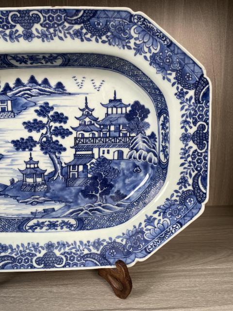 古玩陶瓷清乾隆 極品青花山水亭臺樓閣人物紋八方盤拍賣，當前價格3800元