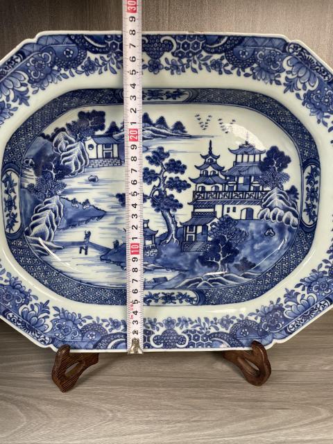 古玩陶瓷清乾隆 極品青花山水亭臺樓閣人物紋八方盤拍賣，當前價格3800元
