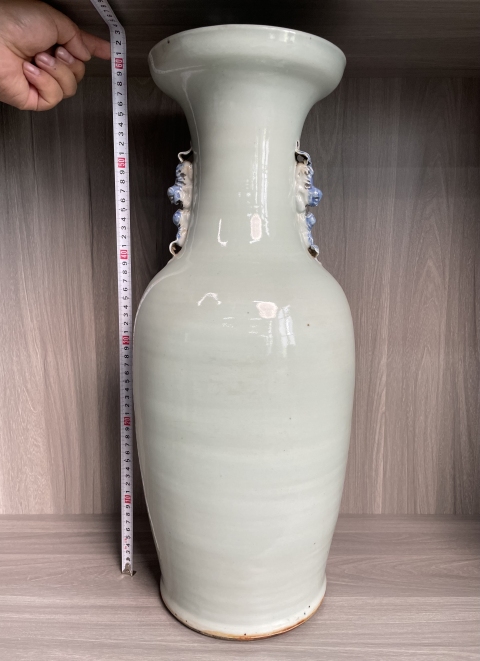 古玩陶瓷清中期 豆青釉青花鳳穿牡丹圖獅耳盤口瓶(上海文物商店庫出)拍賣,當前價格4900元