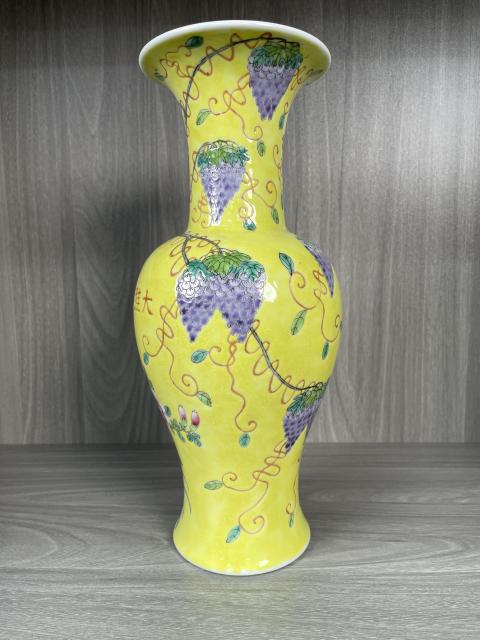 古玩陶瓷清末民初 黃地粉彩大雅齋風格花觚（二級官）拍賣，當前價格7500元