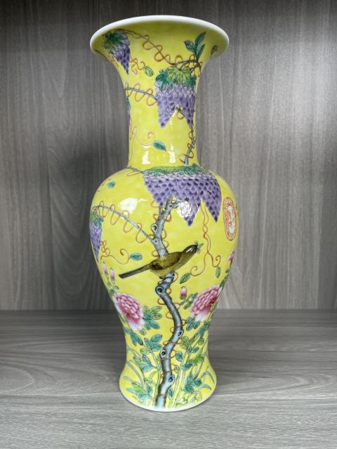 古玩陶瓷清末民初 黃地粉彩大雅齋風格花觚（二級官）拍賣，當前價格7500元