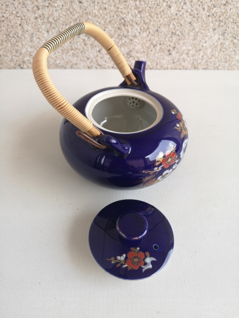 古玩陶瓷藍釉地彩繪描金梅紋提梁壺拍賣,當前價格398元