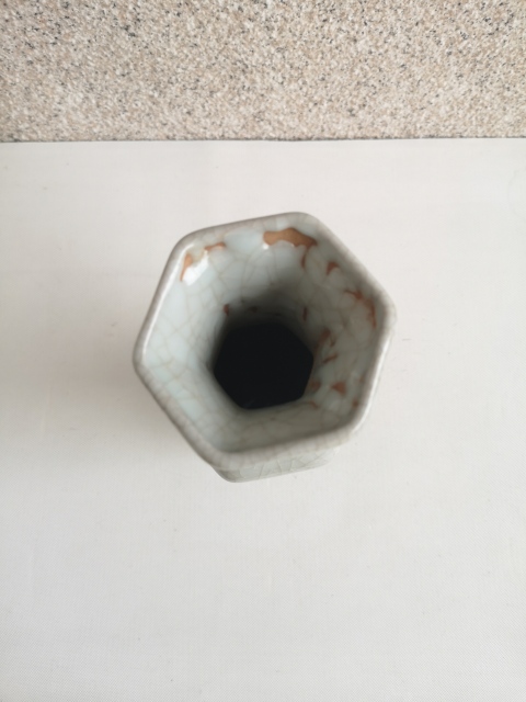 古玩陶瓷哥釉六方撇口瓶拍賣，當前價格398元