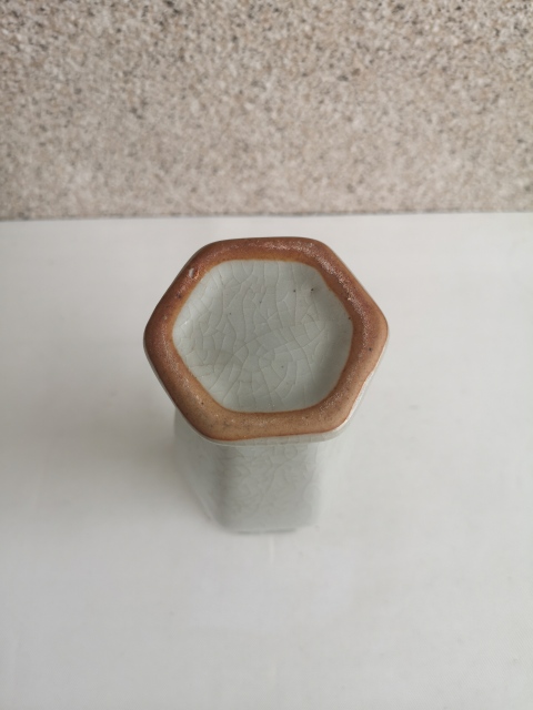 古玩陶瓷哥釉六方撇口瓶拍賣，當前價格398元