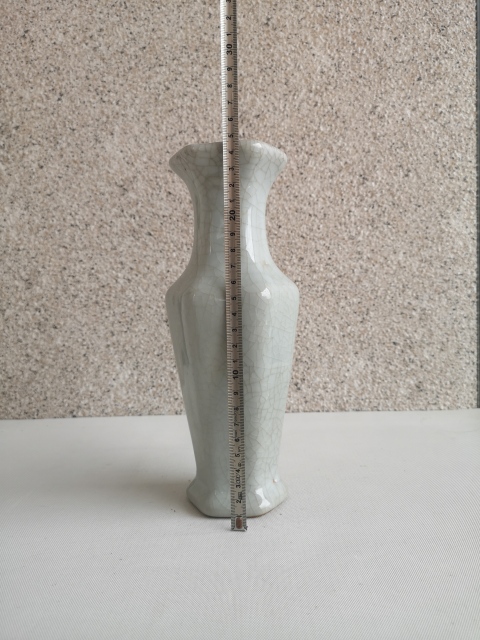 古玩陶瓷哥釉六方撇口瓶拍賣，當前價格398元