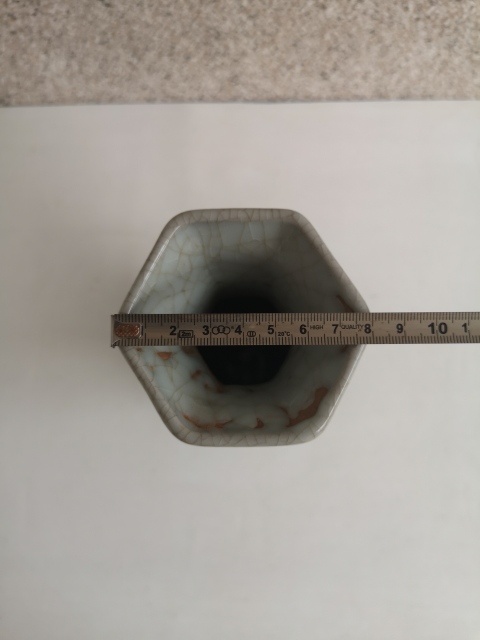 古玩陶瓷哥釉六方撇口瓶拍賣，當前價格398元