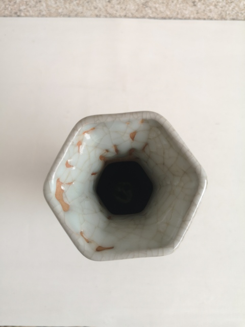 古玩陶瓷哥釉六方撇口瓶拍賣，當前價格398元