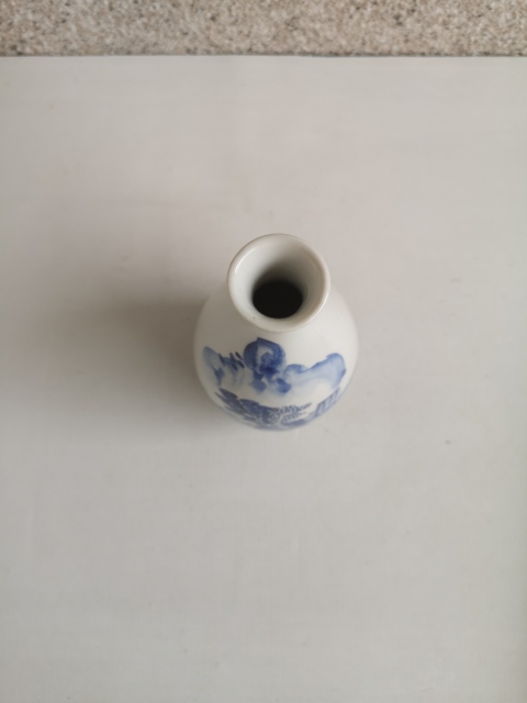 古玩陶瓷山水紋青花瓶拍賣，當前價格480元