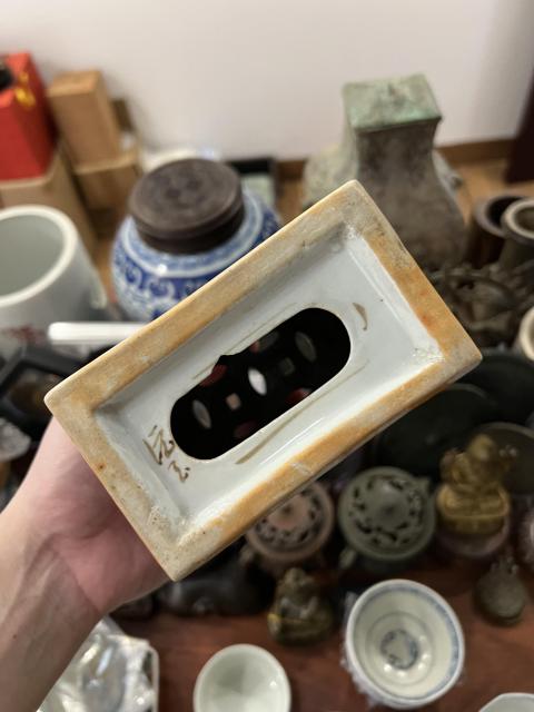 古玩陶瓷民國青花彩繪鴛鴦荷花紋手枕拍賣,當(dāng)前價(jià)格199元